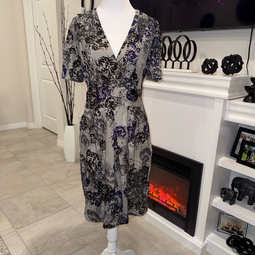 2 x 20$ Banana Republic Gray and Black Midi Dress Size 6